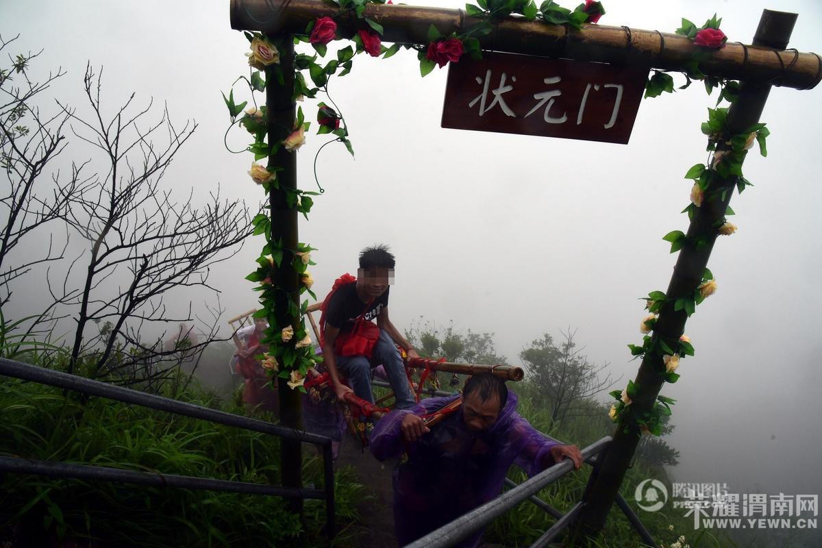 ׼��ѧ����3000Ԫ����̧�� ����״Ԫ�š��θ��У�ͼ��