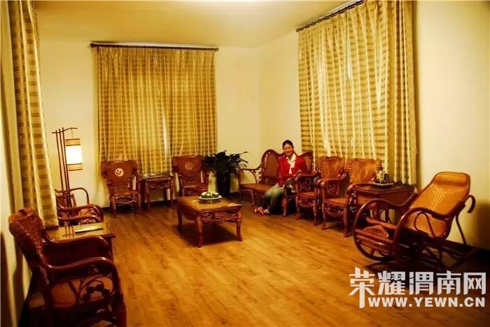 �����ԡ�ԥ����Ͽ�ȵ���ɫ��ʳ�;Ƶ�ס�޹��ԣ��Ͻ��ղ�����ඣ�