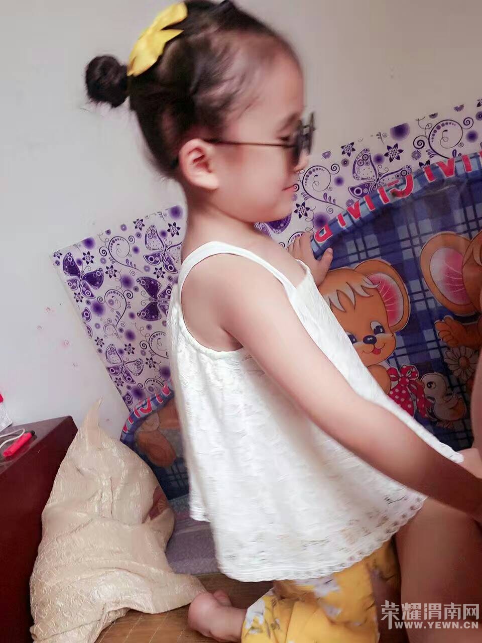 �����ɰ���С��Ů�����������۾����ǿ���