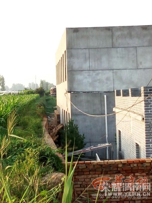 ����һ��ʳ�ֱ���� ��ǽ��������һ��