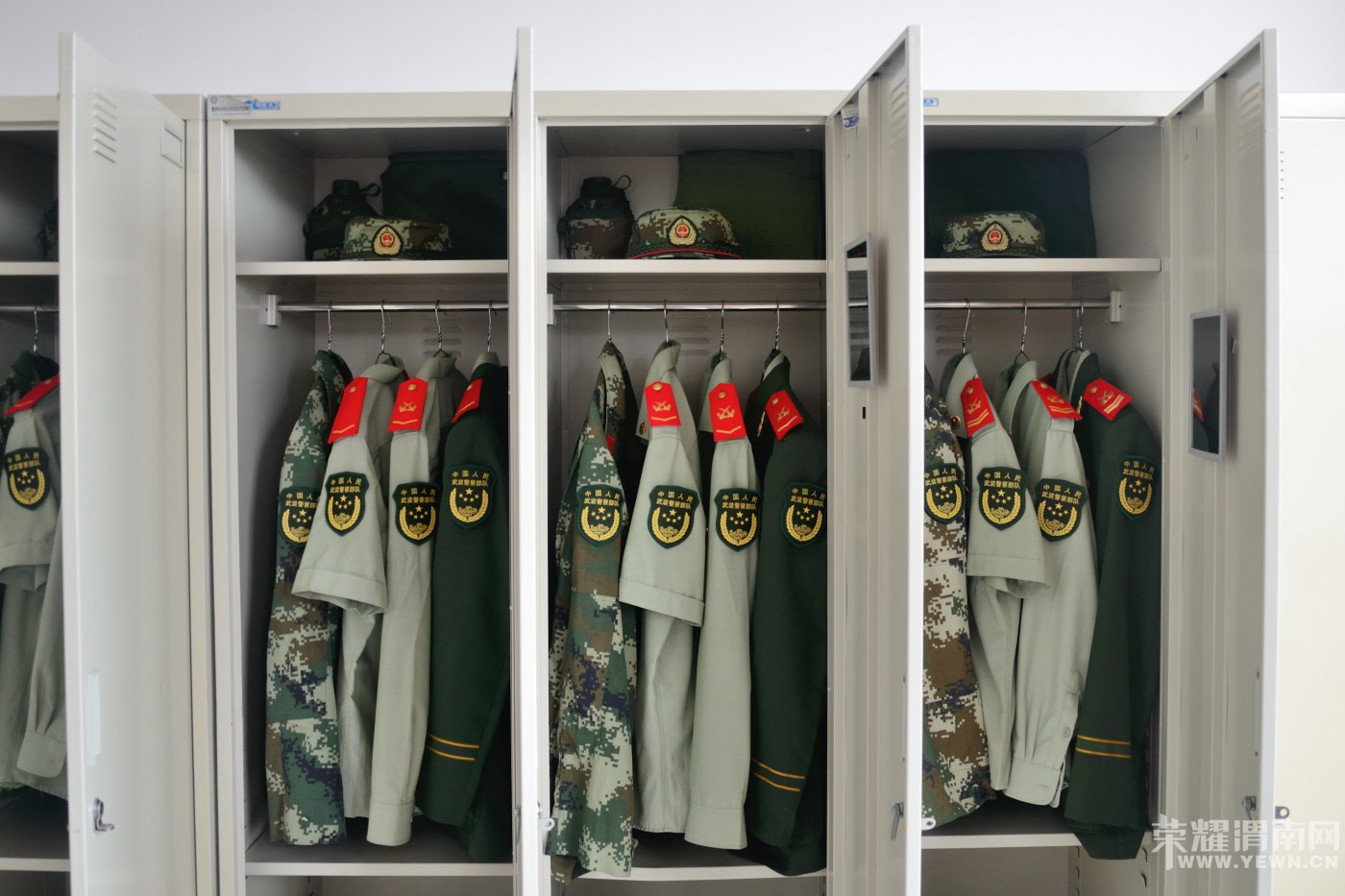 ����СС����Ա������Ӱ