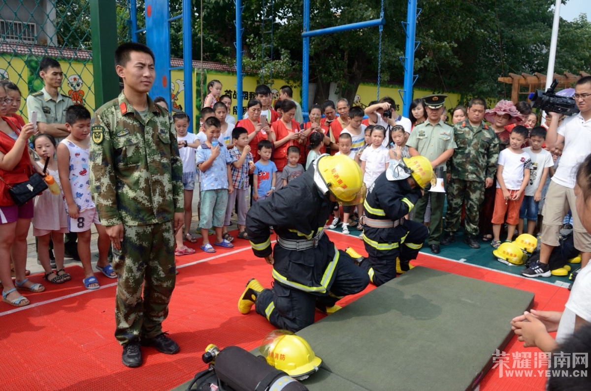 ����СС����Ա������Ӱ