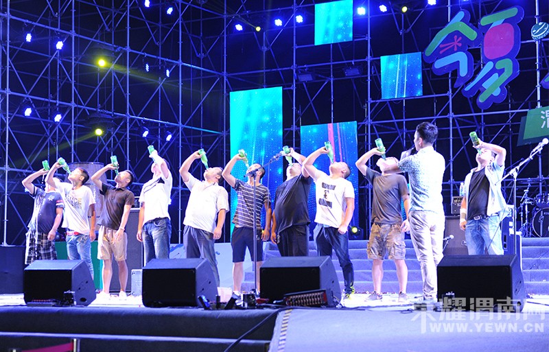 μ�ϵ�����ൺơ�ƽڻ�ȭ�о��ȭ��֮ҹ������ȭ����