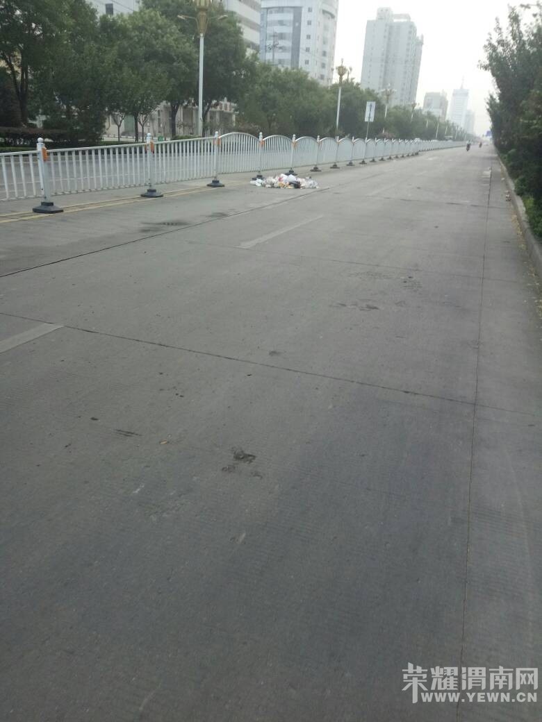 064511clerqldy5ecc1010.jpg