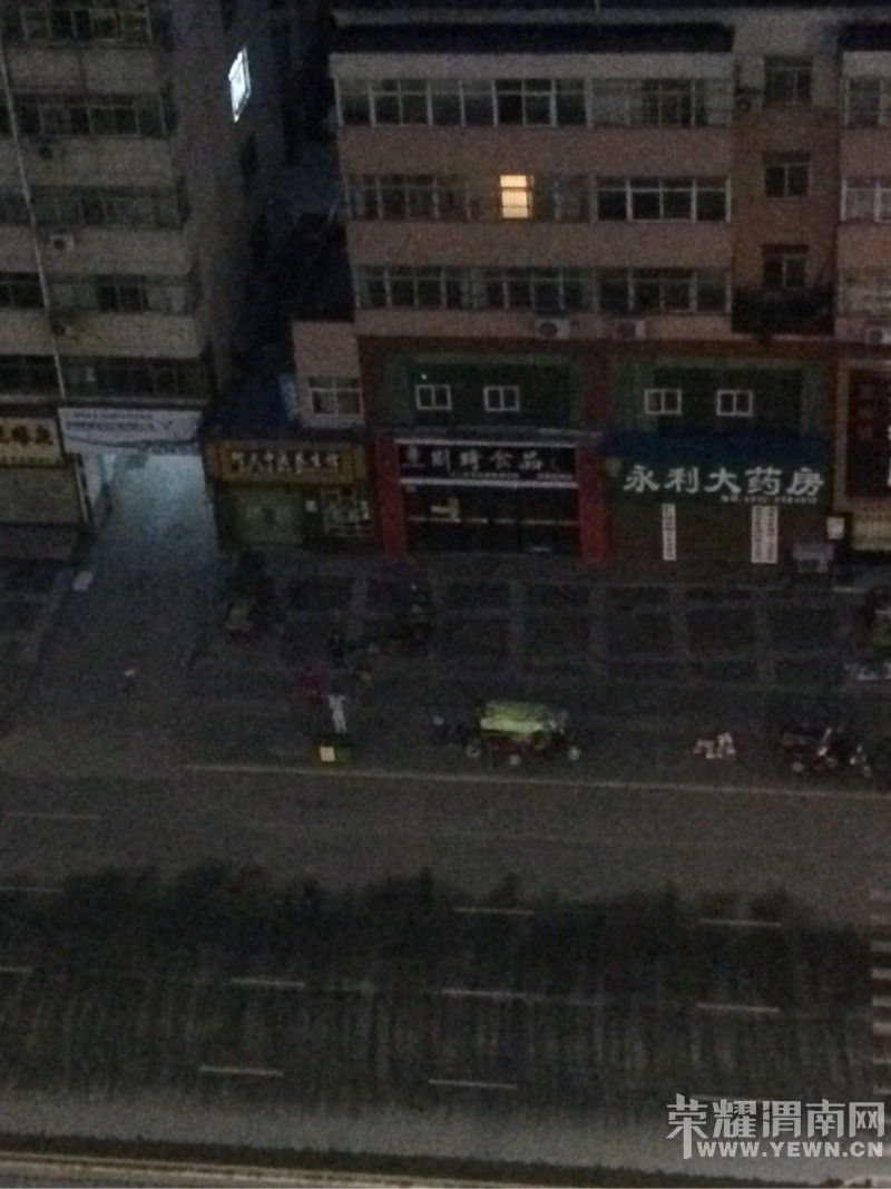 ��һ·��������ҩ���ſ���3λŮʿ5��뿪ʼ���㳡�裬����