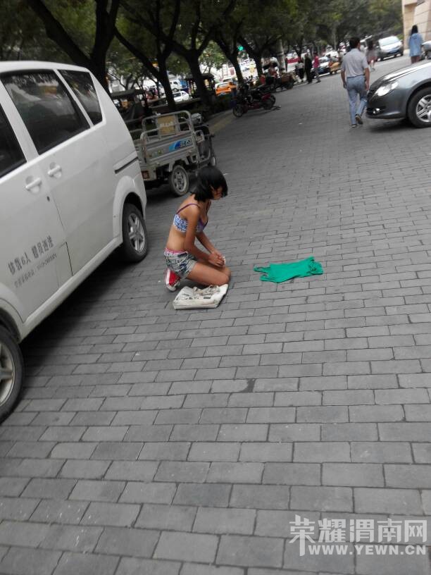 վ��·����ʵ�ݳ����ſ�һŮ�ӹ���²����壬��ͷ����
