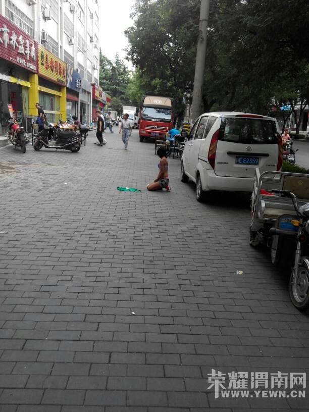 վ��·����ʵ�ݳ����ſ�һŮ�ӹ���²����壬��ͷ����