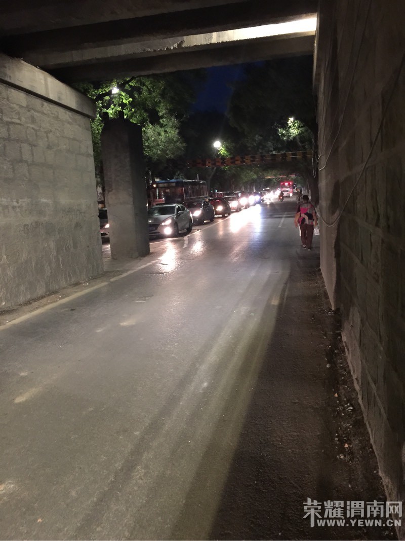 վ��·ȥ�ĺ�����Ķ���·�ڣ�̫���ˣ����¶¶£���