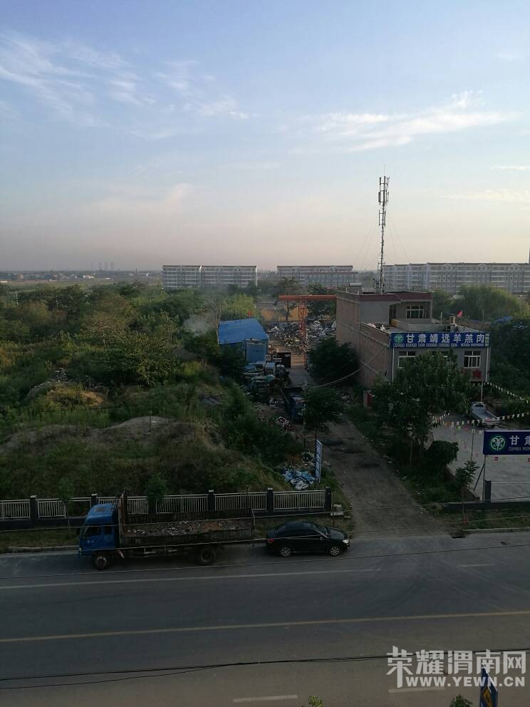 ����·��ʯѧУ�Աߵķ�Ʒ�չ�վ��ÿ�����շ�Ʒ��Ⱦ���أ�