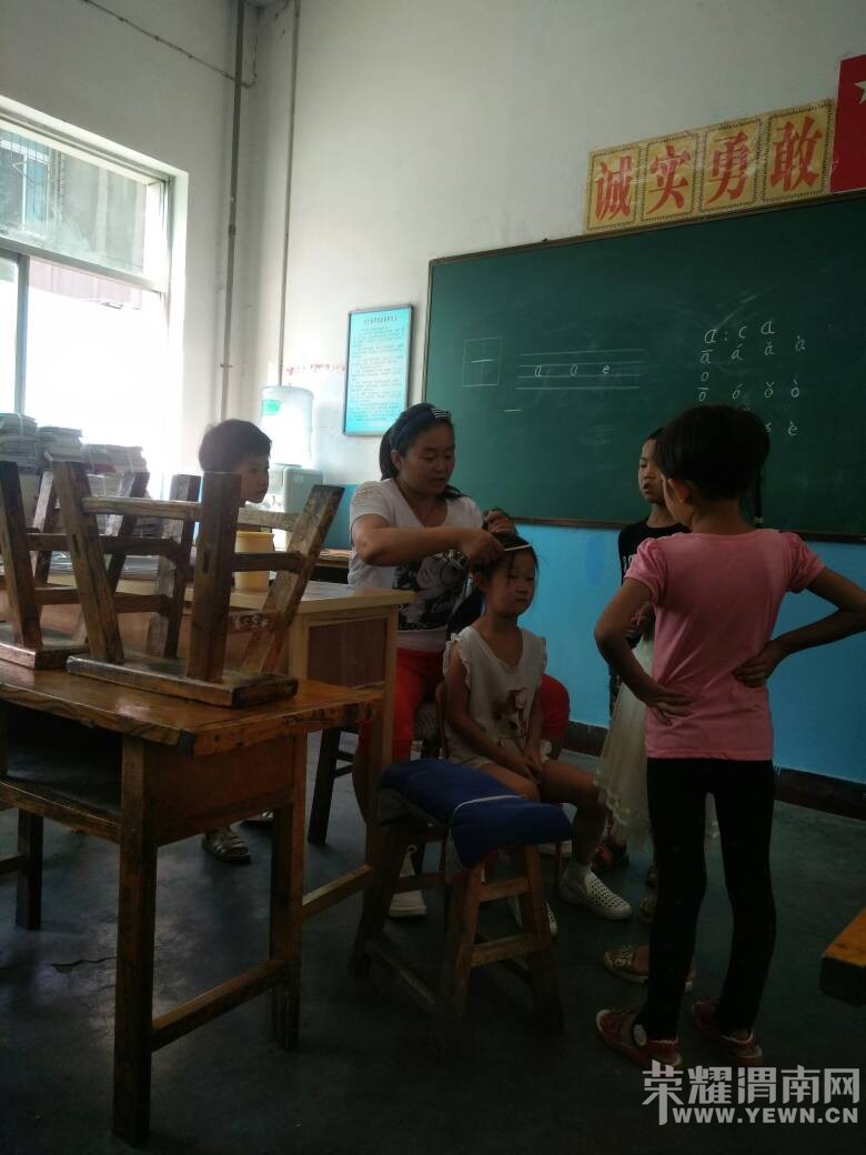 ݼ��Сѧ������ʦ����ʦ�����ˣ�