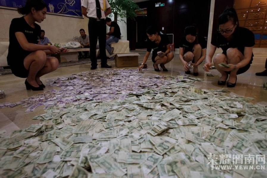 �������˿�������Ǯ�� ��¥С�㾪����! 