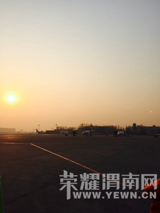 �����Ŷ��˶�ʵ�һ�����У��Ȼ�������