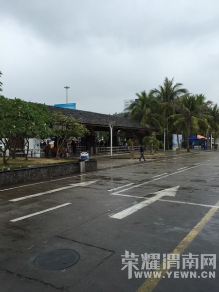 �����Ŷ��˶�ʵ�һ�����У��Ȼ�������