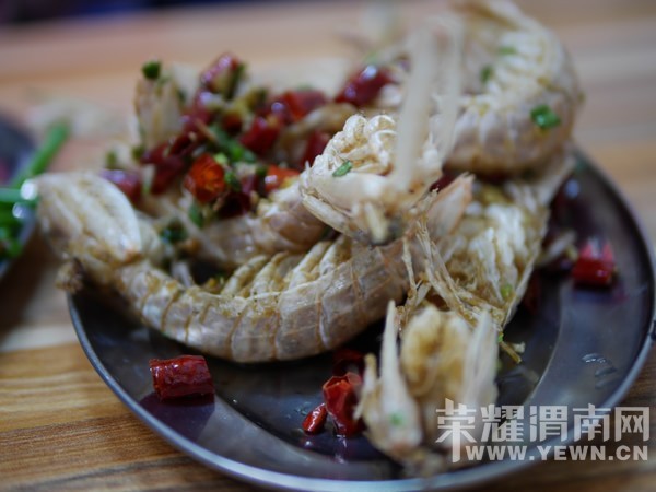 �����Ŷ��˶�ʵ�һ�����У��Ȼ�������