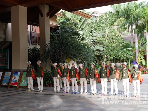 �����Ŷ��˶�ʵ�һ�����У��Ȼ�������