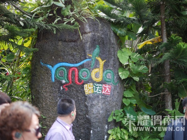 �����Ŷ��˶�ʵ�һ�����У��Ȼ�������