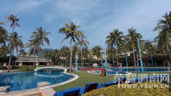 �����Ŷ��˶�ʵ�һ�����У��Ȼ�������