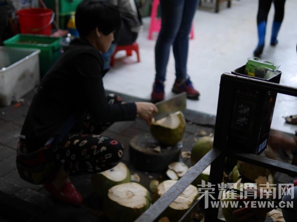 �����Ŷ��˶�ʵ�һ�����У��Ȼ�������