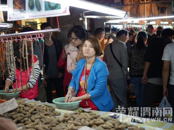 �����Ŷ��˶�ʵ�һ�����У��Ȼ�������