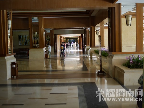 �����Ŷ��˶�ʵ�һ�����У��Ȼ�������