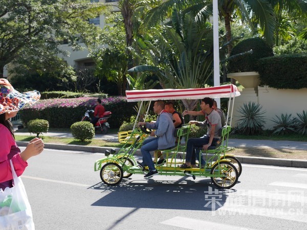 �����Ŷ��˶�ʵ�һ�����У��Ȼ�������