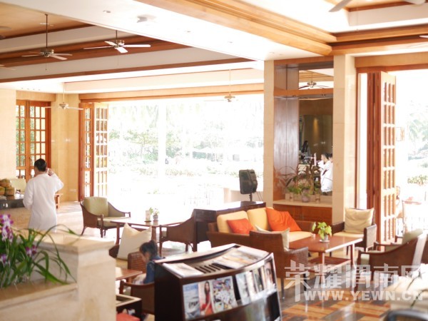 �����Ŷ��˶�ʵ�һ�����У��Ȼ�������