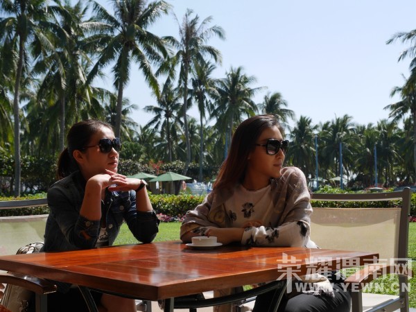 �����Ŷ��˶�ʵ�һ�����У��Ȼ�������