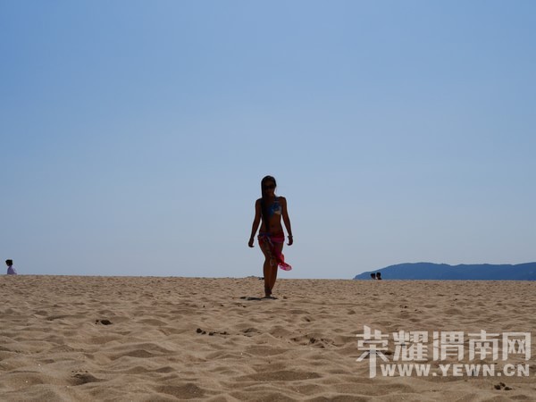 �����Ŷ��˶�ʵ�һ�����У��Ȼ�������