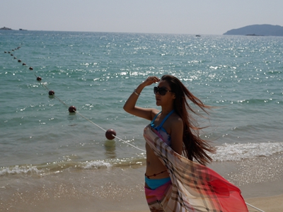 �����Ŷ��˶�ʵ�һ�����У��Ȼ�������