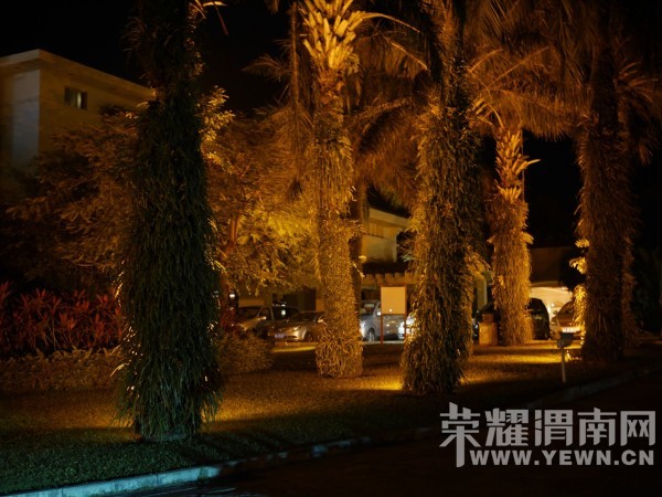 �����Ŷ��˶�ʵ�һ�����У��Ȼ�������