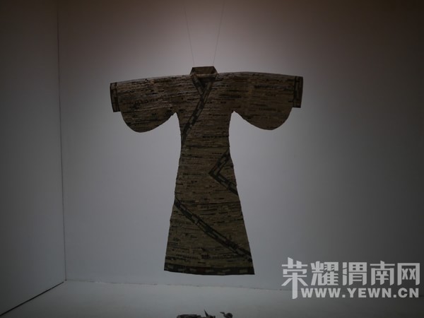 �����Ŷ��˶�ʵ�һ�����У��Ȼ�������