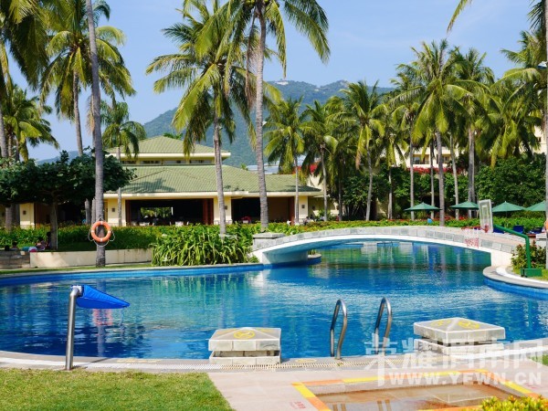 �����Ŷ��˶�ʵ�һ�����У��Ȼ�������