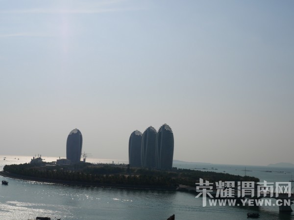 �����Ŷ��˶�ʵ�һ�����У��Ȼ�������