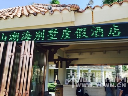 �����Ŷ��˶�ʵ�һ�����У��Ȼ�������