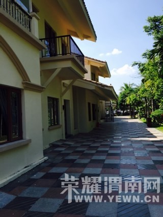 �����Ŷ��˶�ʵ�һ�����У��Ȼ�������