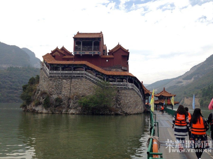 �ʳ��ฮ����Ů�ɺ������ӣ������£�����ʯ��