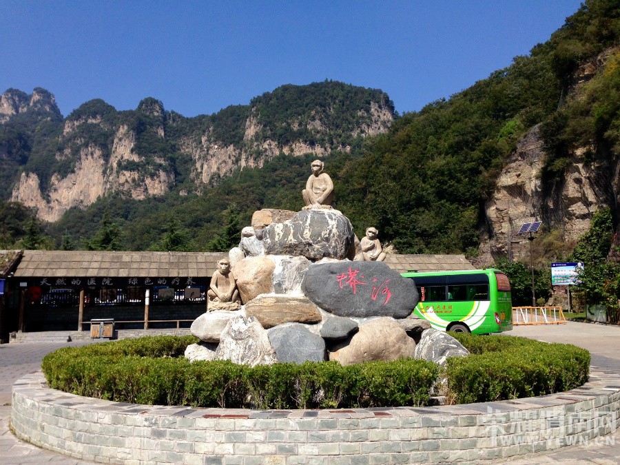 �ʳ��ฮ����Ů�ɺ������ӣ������£�����ʯ��<1>