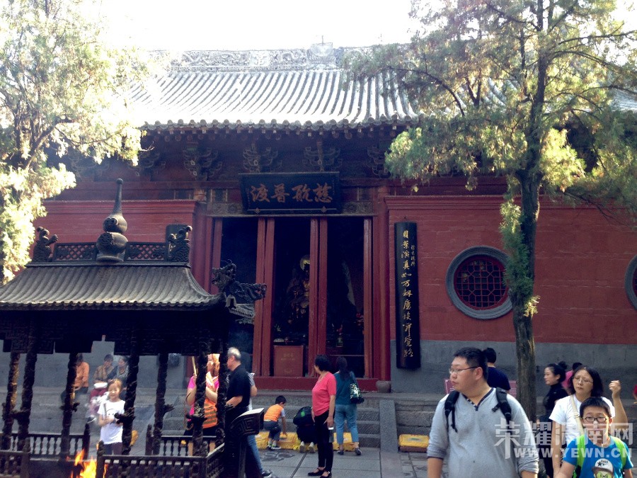 �ʳ��ฮ����Ů�ɺ������ӣ������£�����ʯ��<1>