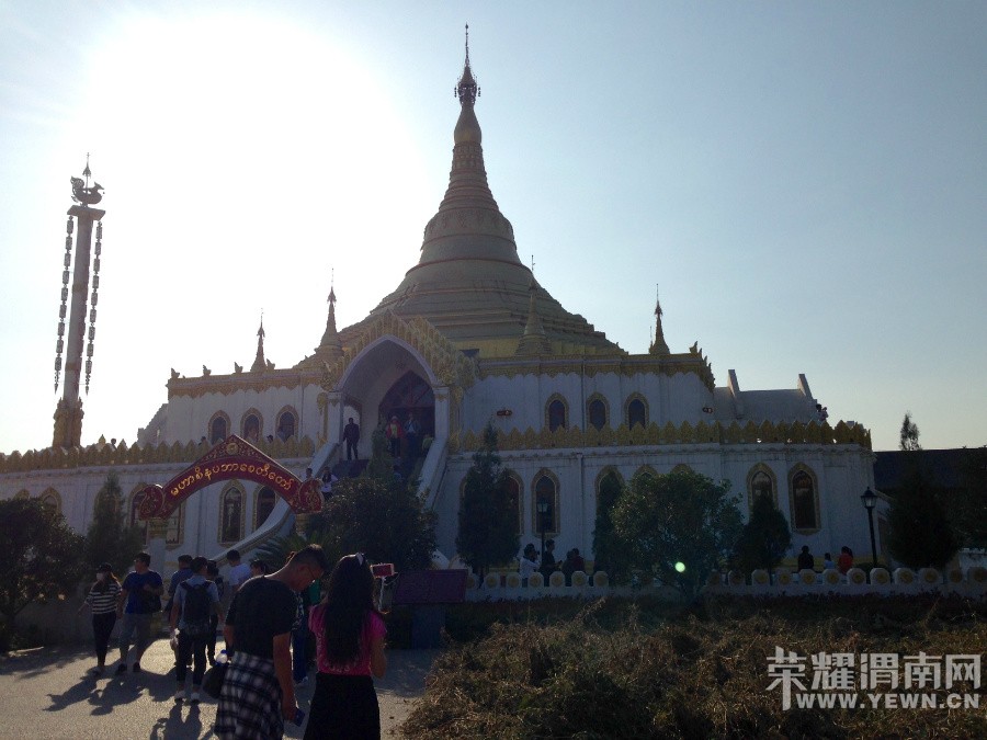 �ʳ��ฮ����Ů�ɺ������ӣ������£�����ʯ��<1>