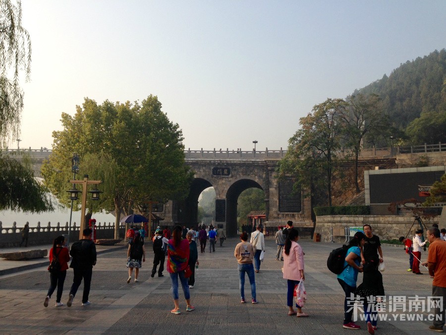 �ʳ��ฮ����Ů�ɺ������ӣ������£�����ʯ��<1>