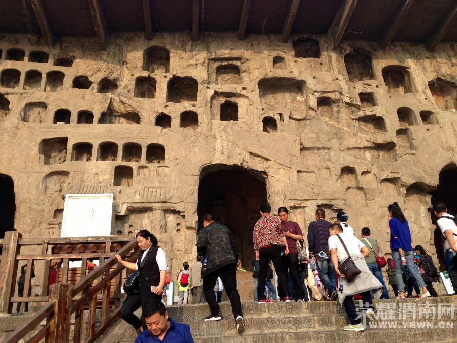 �ʳ��ฮ����Ů�ɺ������ӣ������£�����ʯ��<1>