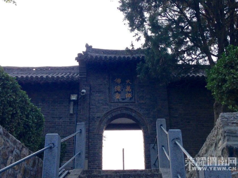 �ʳ��ฮ����Ů�ɺ������ӣ������£�����ʯ��<1>