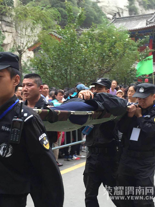 Ѳ������빤����Ա������ͻ�����ಡ�ε�һŮ�ο�תΣΪ��