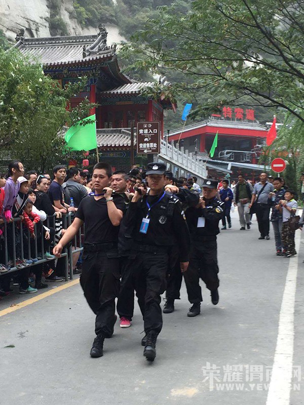 Ѳ������빤����Ա������ͻ�����ಡ�ε�һŮ�ο�תΣΪ��