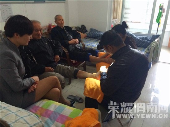 �ž�������˼�ף�μ����ˮˮ��������Ϊ����Ժ�����װ��ģ�