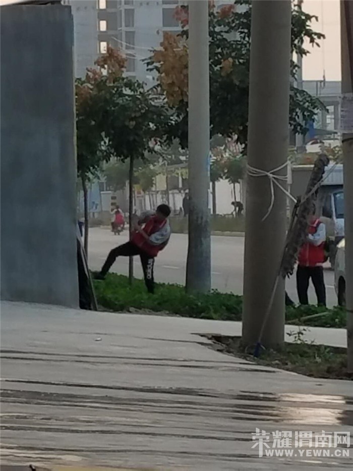 ����·��ѧ����Ⱥ�ܣ�����������һ�������ڵ�С������ĺܣ�