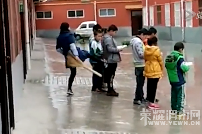 ����Ů��ʦ���а�����ѧ��ƨ�� ������Ϊʲô�أ�������磿