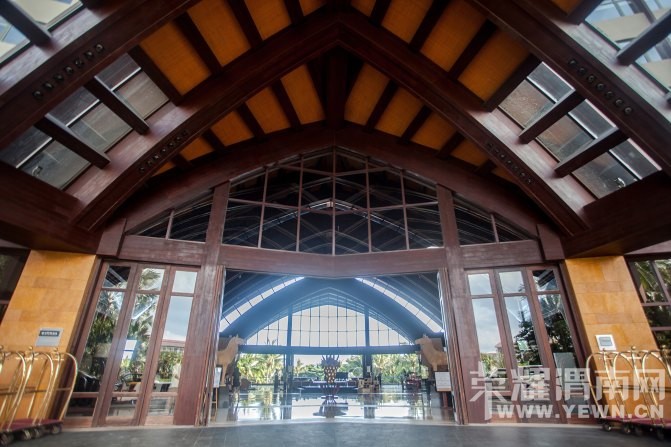 ���Լ�һ���λ�֮�á��ᴩ��γ18��