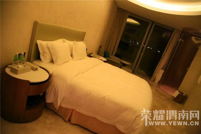 ���Լ�һ���λ�֮�á��ᴩ��γ18��