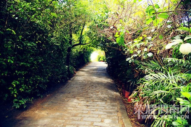 ���Լ�һ���λ�֮�á��ᴩ��γ18��